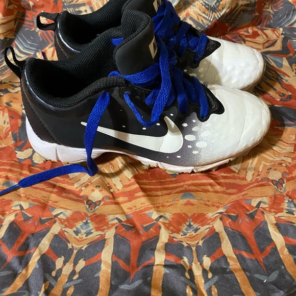 Nike Kids cleats- White and Black with Blue Laces scuffing noted at toe areas - Picture 3 of 6